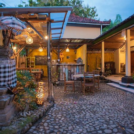The Village Bed And Breakfast โลวินา ภายนอก รูปภาพ