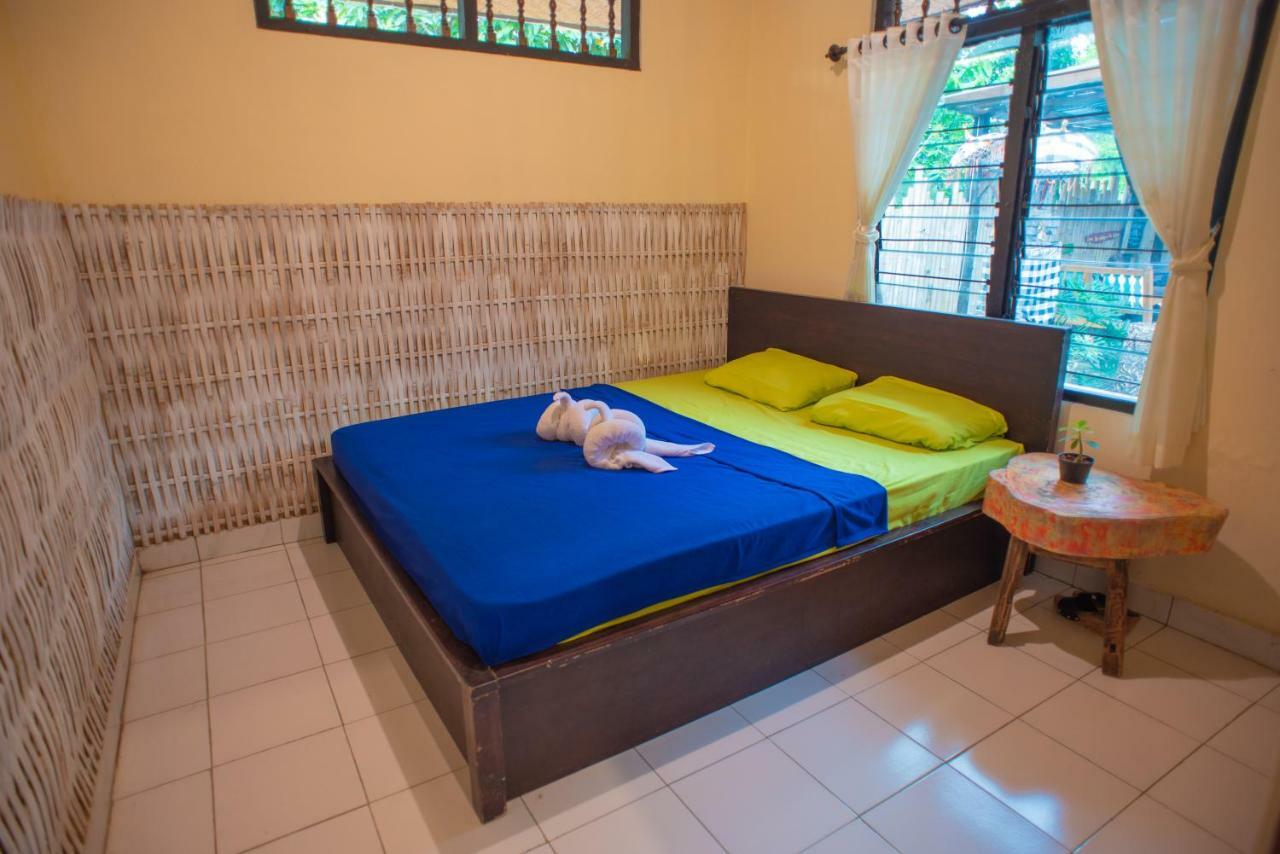 The Village Bed And Breakfast โลวินา ภายนอก รูปภาพ