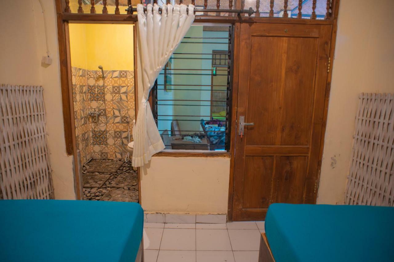 The Village Bed And Breakfast โลวินา ภายนอก รูปภาพ