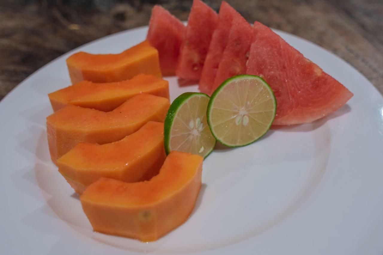 The Village Bed And Breakfast โลวินา ภายนอก รูปภาพ
