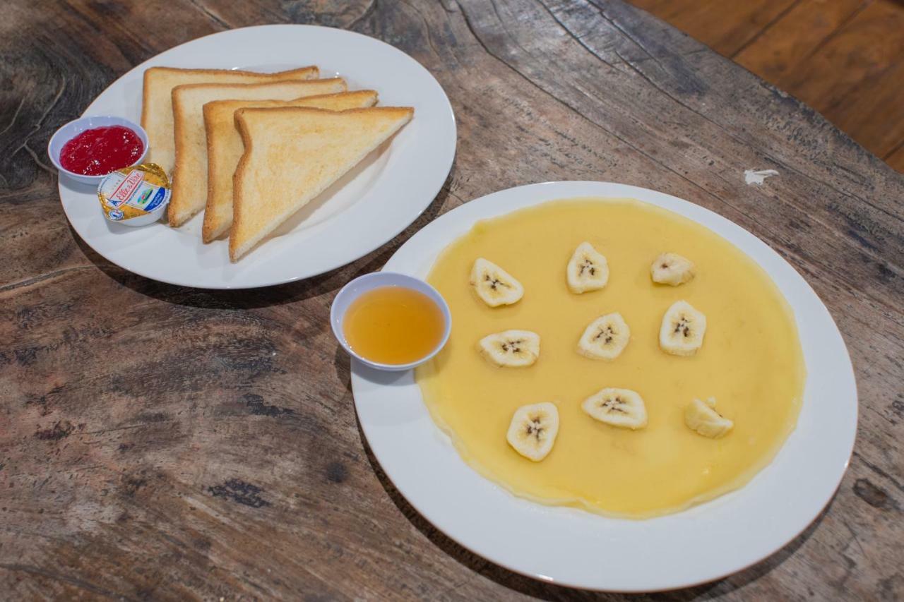 The Village Bed And Breakfast โลวินา ภายนอก รูปภาพ